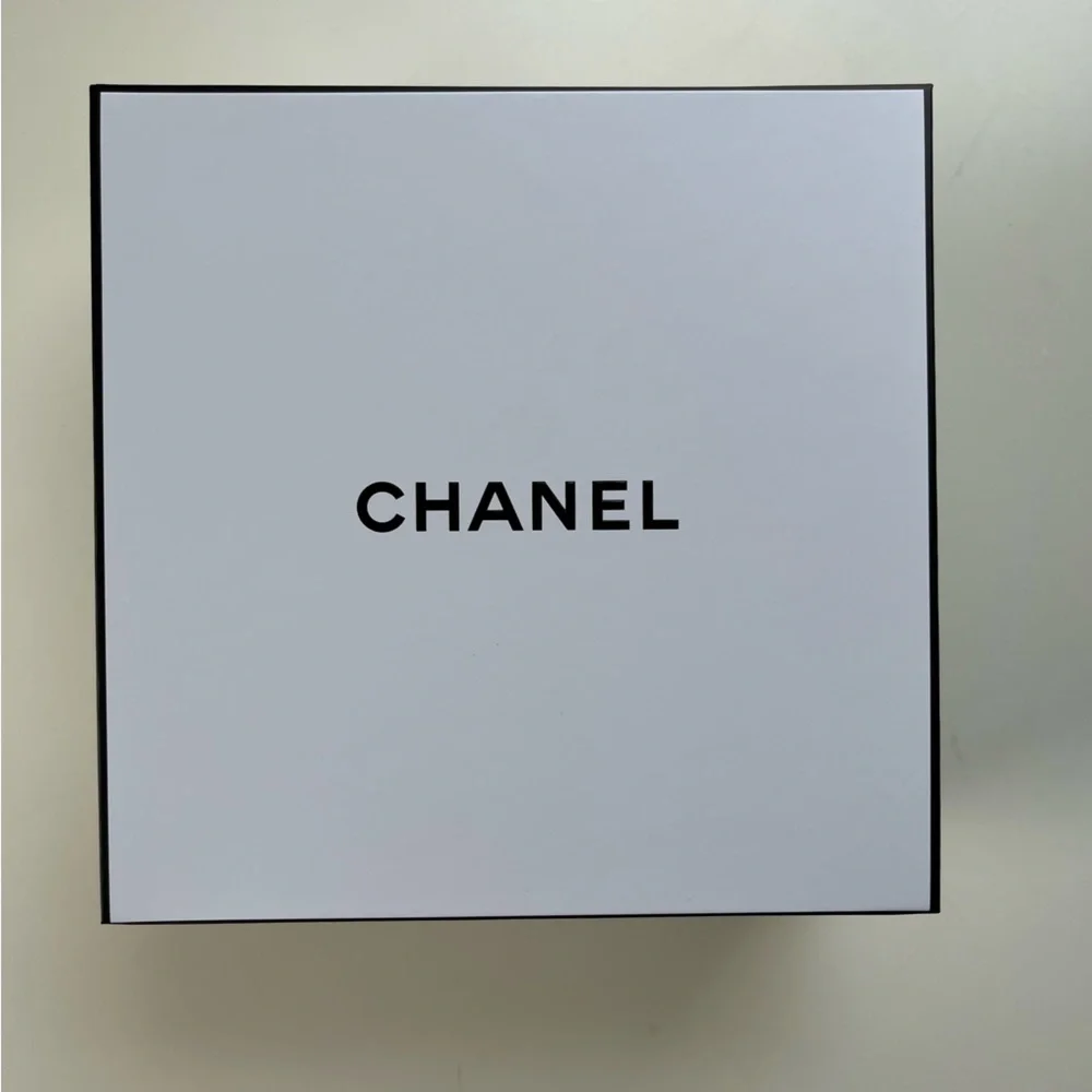 NEW Chanel Gift Box in Black & White for Handbags or Sunglasses and Jewelry - Picture 7 of 17